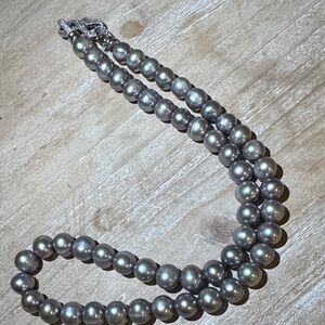 Elegant genuine Silver/gray Pearl Necklace